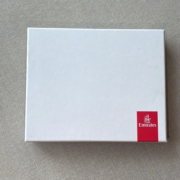 Emirates box - Picture 2 of 12